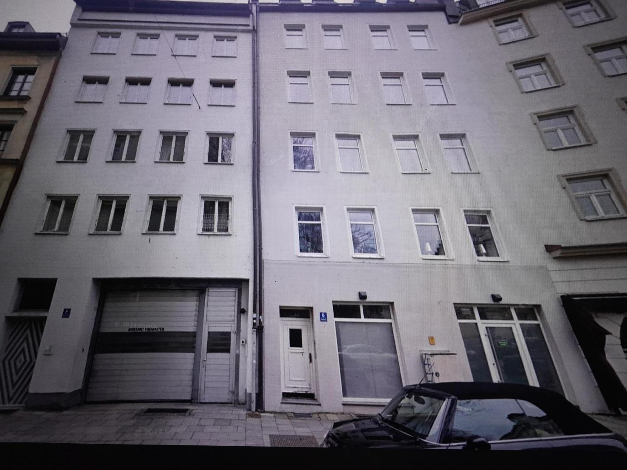 Tillmann Hjaz * München